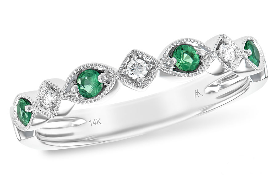 G239-71815: LDS WED RG .15 EMERALD .21 TGW