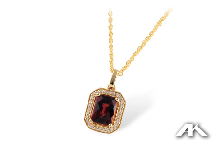 G242-39088: NECK 1.93 GARNET 2.04 TGW