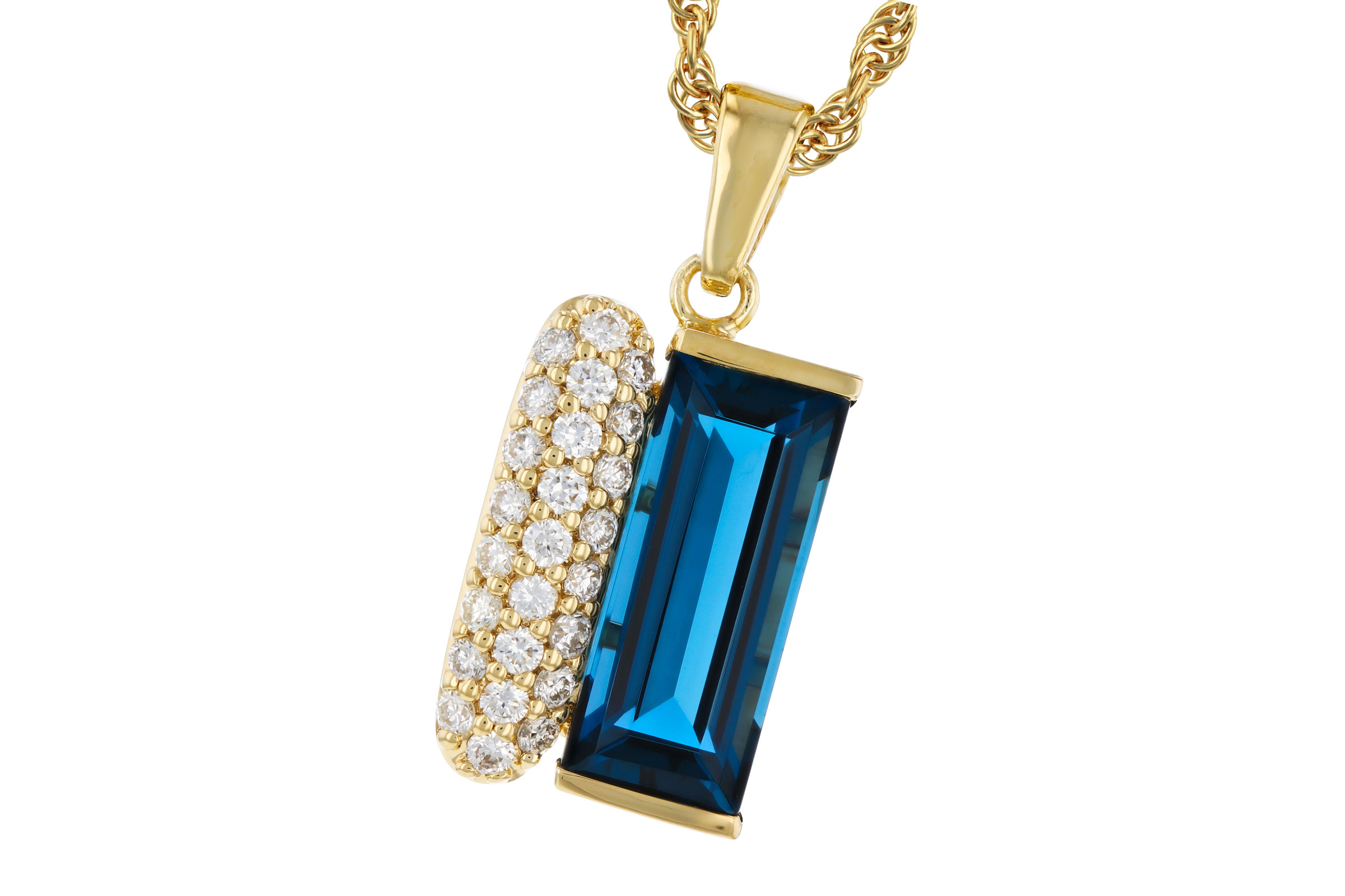 L330-57215: NECK 2.67 LONDON BLUE TOPAZ 2.92 TGW (12x5MM BT)